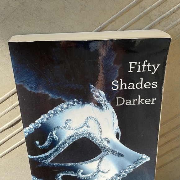 4 for $20 - Paperback book - fifty shades darker by EL James - Picture 4 of 8